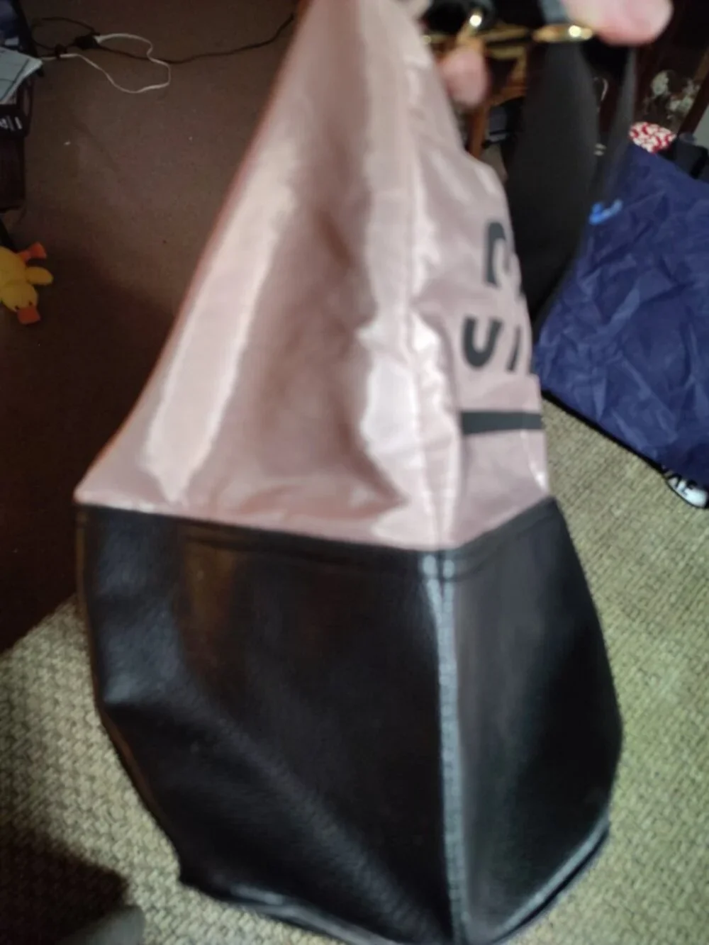 Steve Madden Black & Pink Large Gym Tote Overnight Travel Duffel Bag Carry-On.